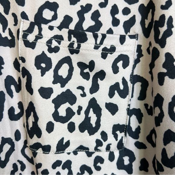 Voxget Animal Print Tan & Black Large V-Neck Long Sleeve V-Neck 1 Chest … - Picture 5 of 6